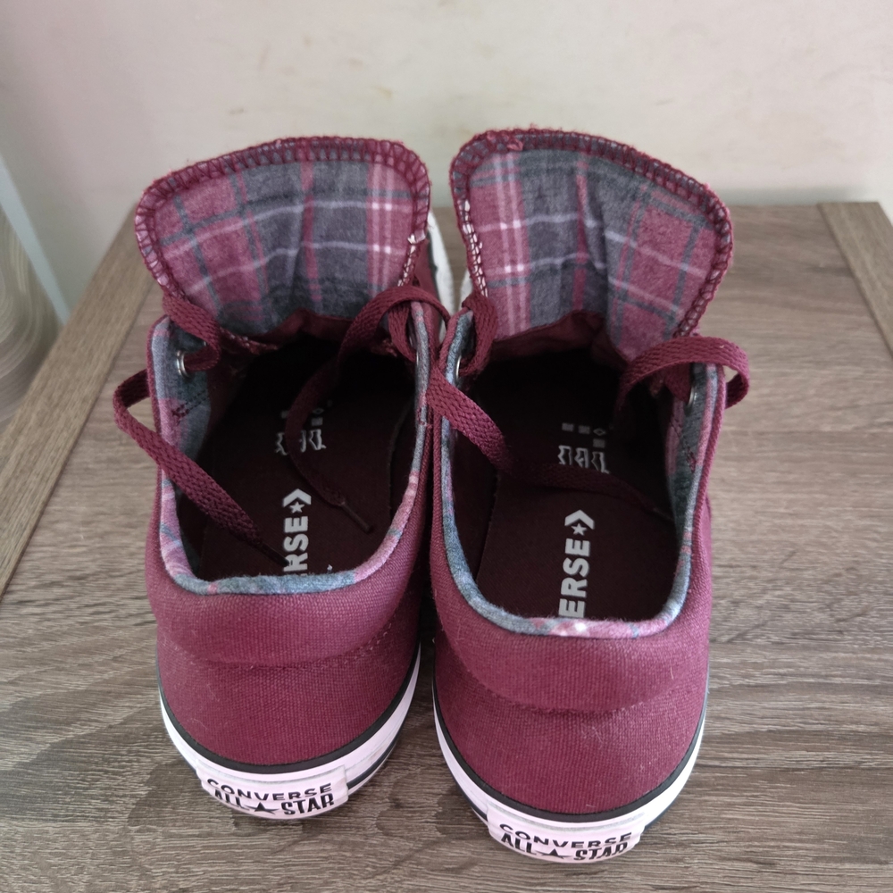 Converse Low Top Sneakers Size 10 - Picture 4 of 5